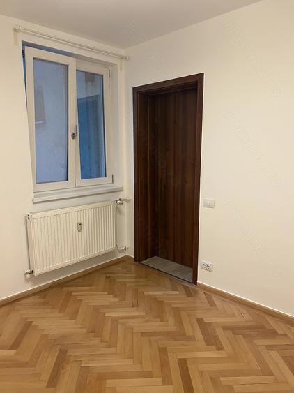 Apartament cu 3 camere semidecomandat, mobilat în Dristor