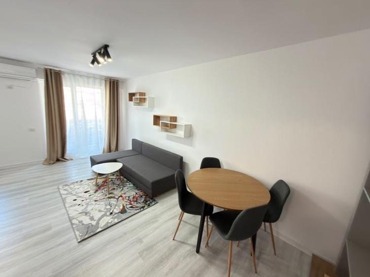 Apartament cu 2 camere semidecomandat, mobilat în Central