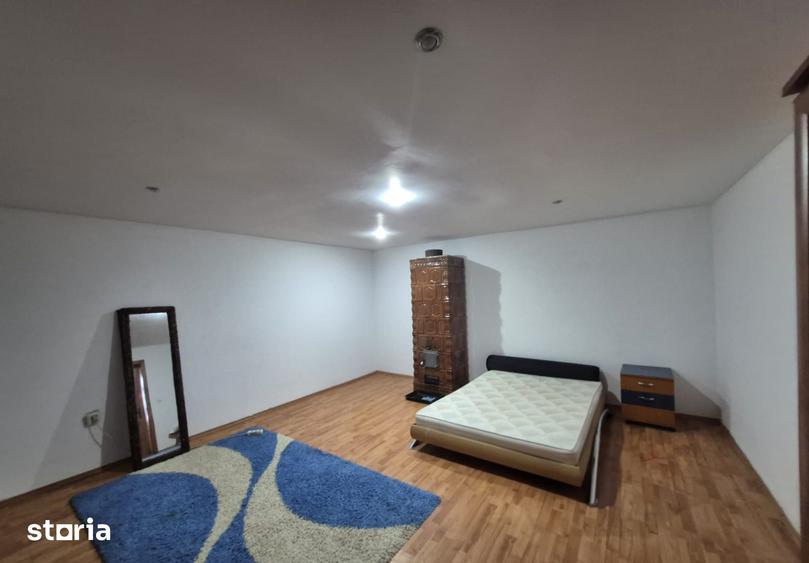 Casă cu 4 camere cu Teren 1933 Mp în Central
