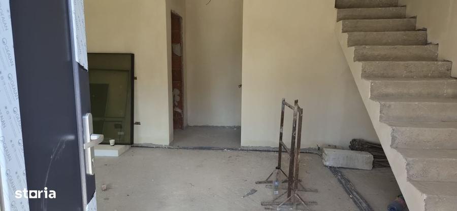 Casă cu 4 camere în Bascov