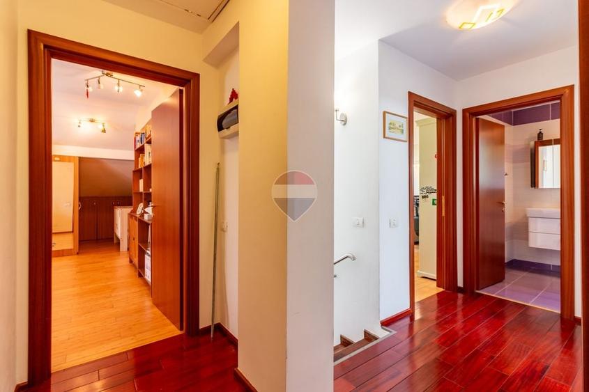 Casă individuală cu 6 camere cu Teren 850 Mp în Corbeanca
