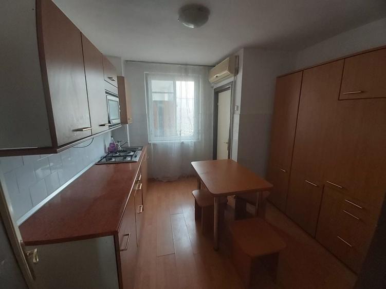 Apartament cu 3 camere decomandat în Dacia