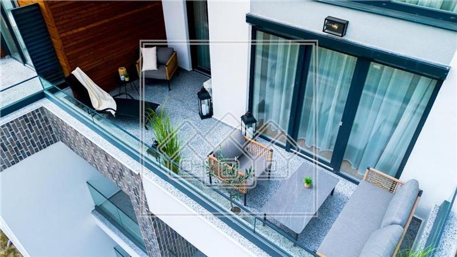 Penthouse cu 3 camere semidecomandat, mobilat în Exterior Vest