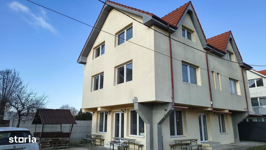 Casă cu 10 camere cu Teren 300 Mp în Sânmartin