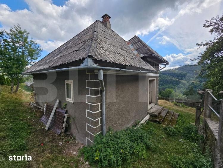 Casă cu 7 camere cu Teren 1855 Mp în Vadu Moților