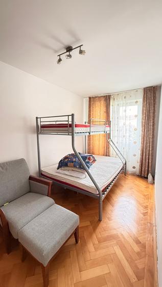 Apartament cu 4 camere decomandat în Săsar