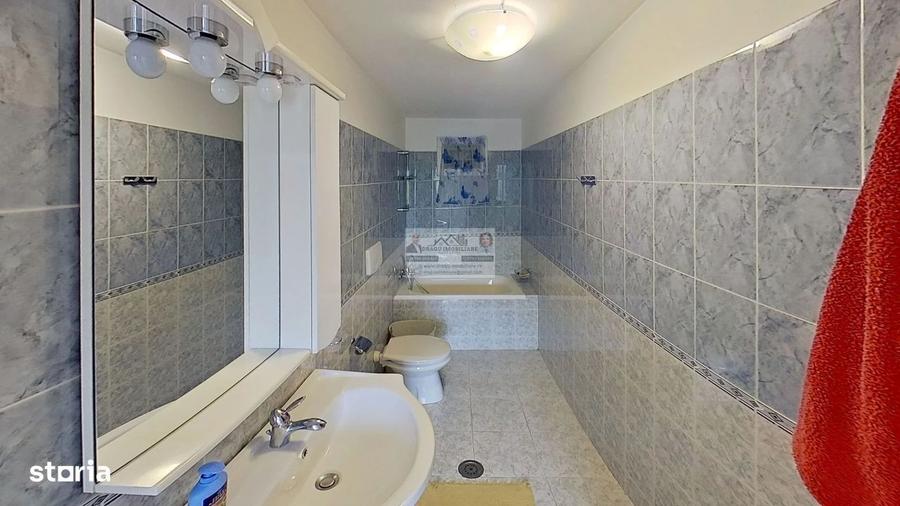 Casă cu 3 camere decomandat cu Canalizare în Păunești