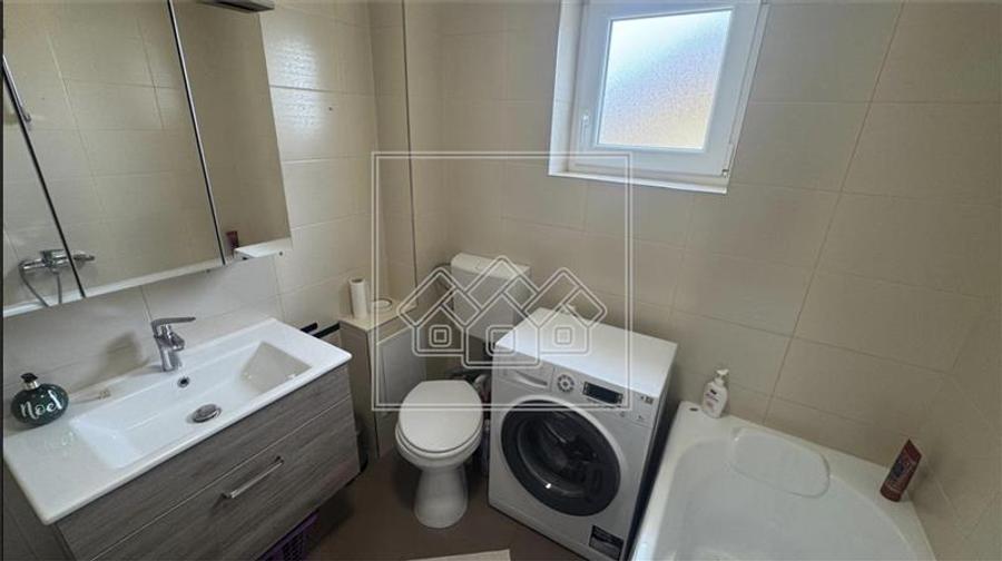 Apartament cu 2 camere decomandat, mobilat în Șelimbăr