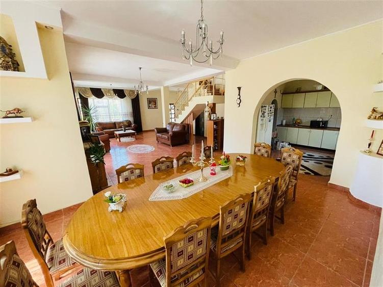 Casă individuală cu 8 camere cu Canalizare în Agigea