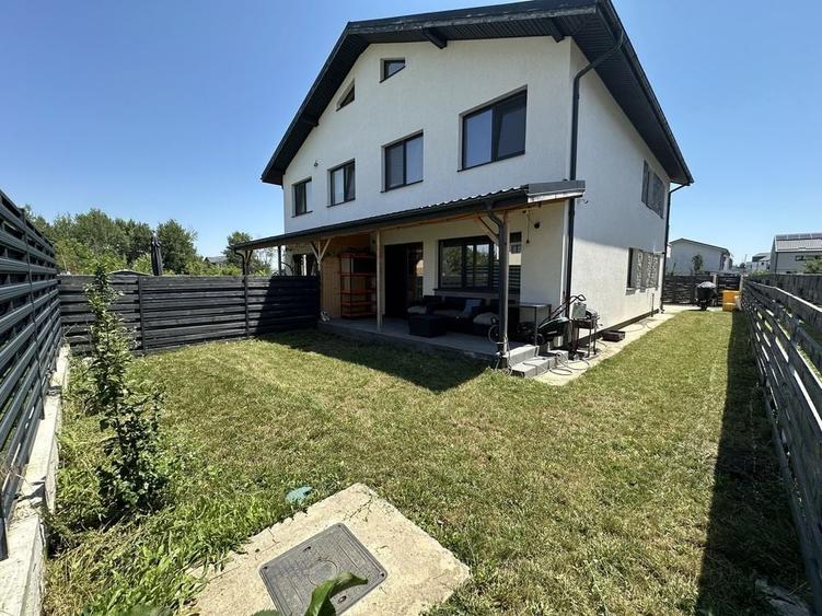 Casă cu 4 camere în Odăi