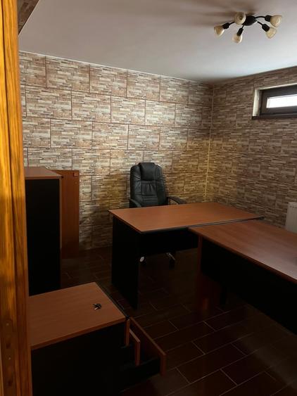 Casă individuală cu 8 camere cu Teren 226 Mp în Central