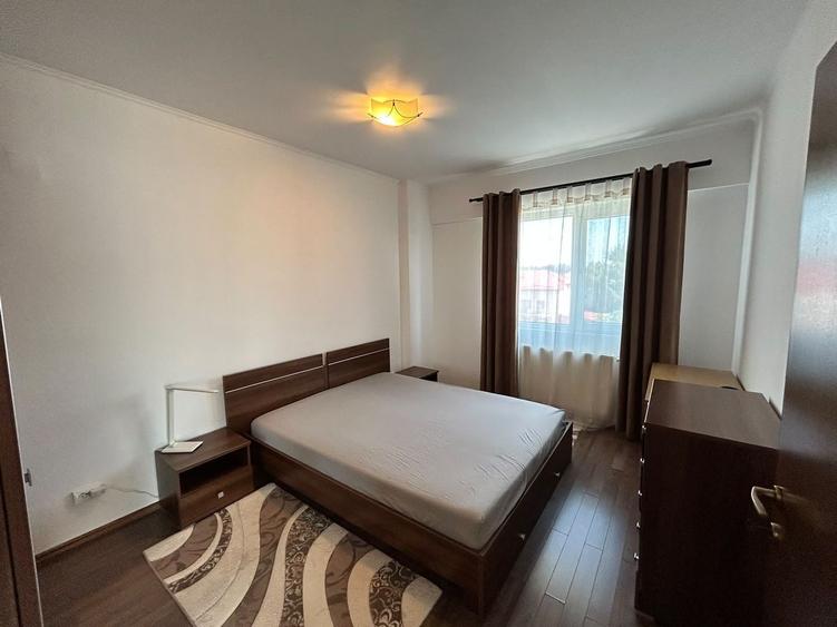 Apartament cu 2 camere semidecomandat, mobilat în Est