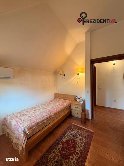 Casă cu 6 camere cu Teren 520 Mp în Văcăresti