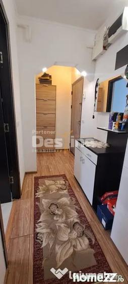 Apartament cu 3 camere semidecomandat în Tătărași
