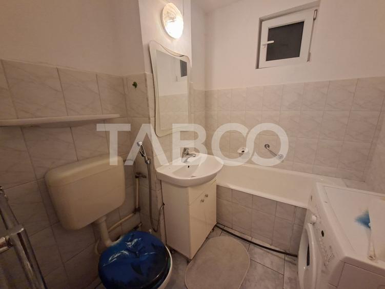 Apartament cu 3 camere decomandat, mobilat în Central