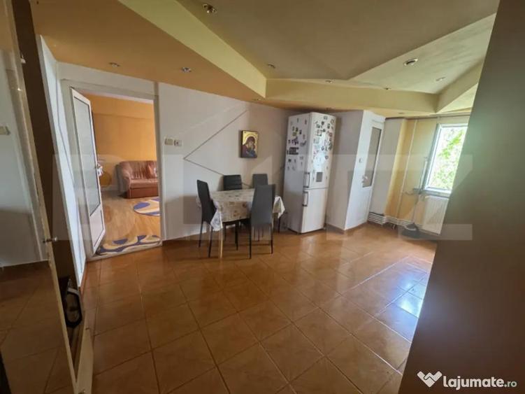 Apartament cu 3 camere decomandat în George Enescu