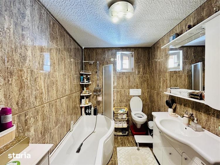 Casă cu 3 camere cu Teren 493 Mp în Central