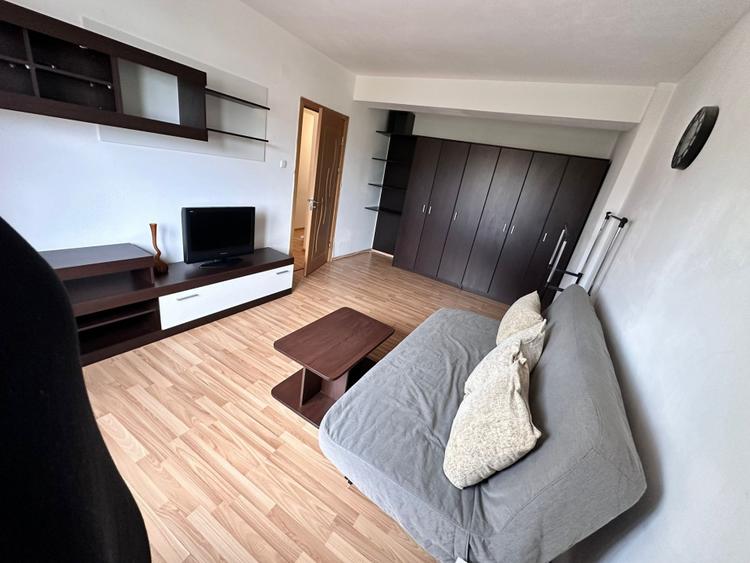 Apartament cu 2 camere decomandat în Titan