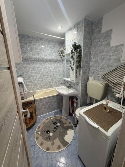 Apartament cu 2 camere decomandat în Torontalului