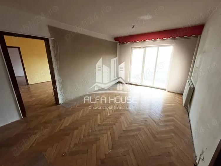 Apartament cu 4 camere semidecomandat în Central