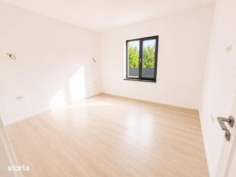Casă cu 3 camere cu Teren 420 Mp în Tomești