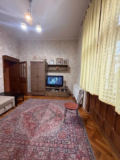 Apartament cu 3 camere semidecomandat, mobilat în Central