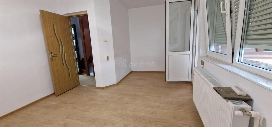 Casă cu 5 camere cu Teren 155 Mp în Muncitoresc