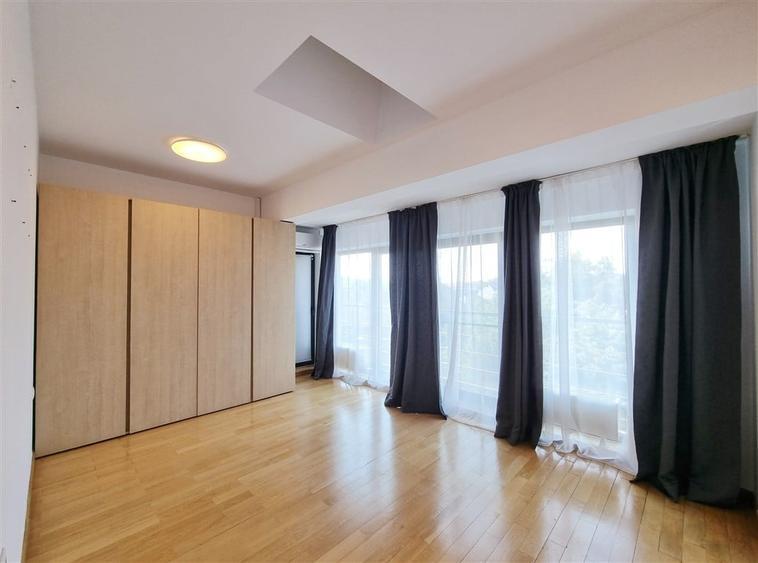 Apartament cu 4 camere decomandat în Floreasca