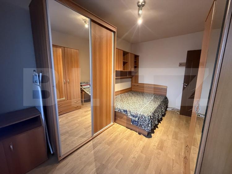 Apartament cu 3 camere decomandat, mobilat în Micro 6