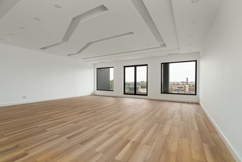 Apartament cu 4 camere decomandat în Herăstrău
