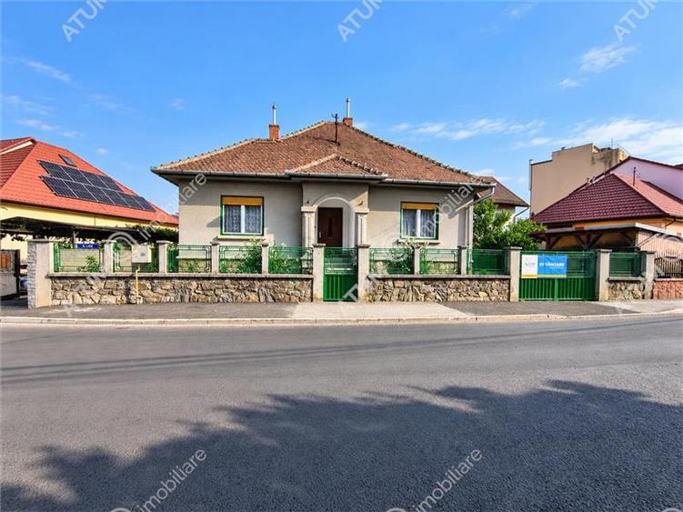 Casă individuală cu 3 camere cu Canalizare în Central