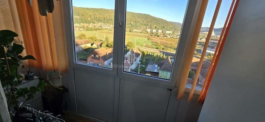 Apartament cu 3 camere decomandat, mobilat în Est