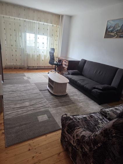 Apartament cu 2 camere semidecomandat în Intim