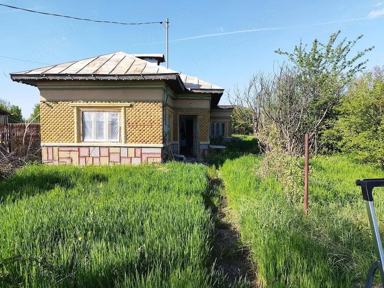 Casă cu 3 camere cu Teren 3500 Mp în Slobozia