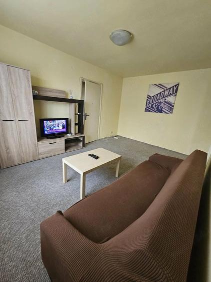 Apartament cu 2 camere semidecomandat în Grivița