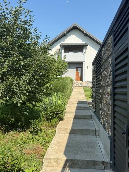 Casă cu 4 camere în Berceni