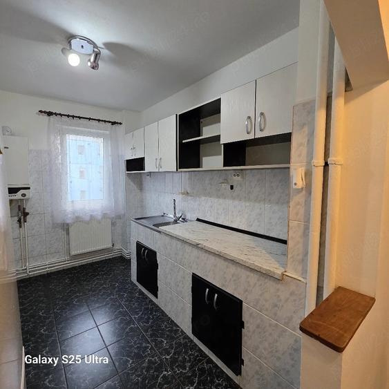 Apartament cu 3 camere semidecomandat în Exterior Vest
