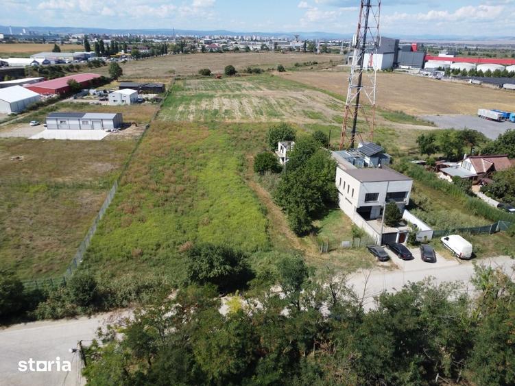 Teren de 5000 mp, în Central