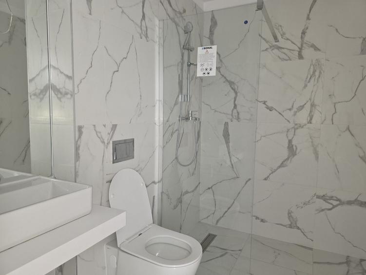 Penthouse cu 4 camere semidecomandat în Nord-Vest