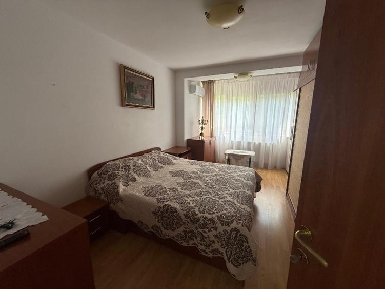 Apartament cu 3 camere semidecomandat în Unirii