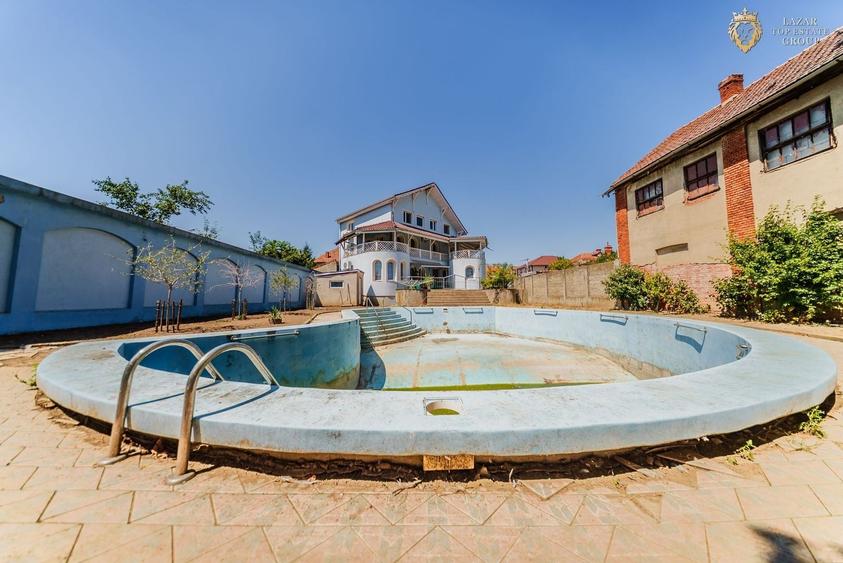 Casă cu 7 camere cu Piscina în Pârneava