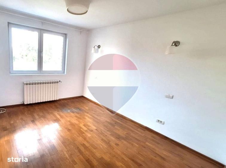 Casă cu 4 camere cu Teren 300 Mp în Berceni
