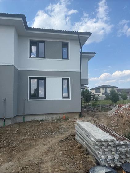 Casă cu 3 camere cu Teren 370 Mp în Central
