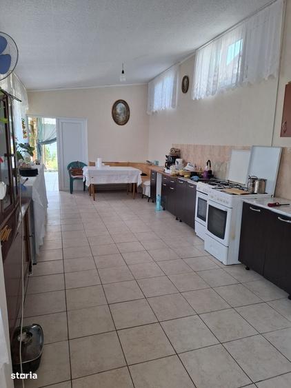 Casă cu 6 camere cu Teren 124 Mp în Exterior Vest