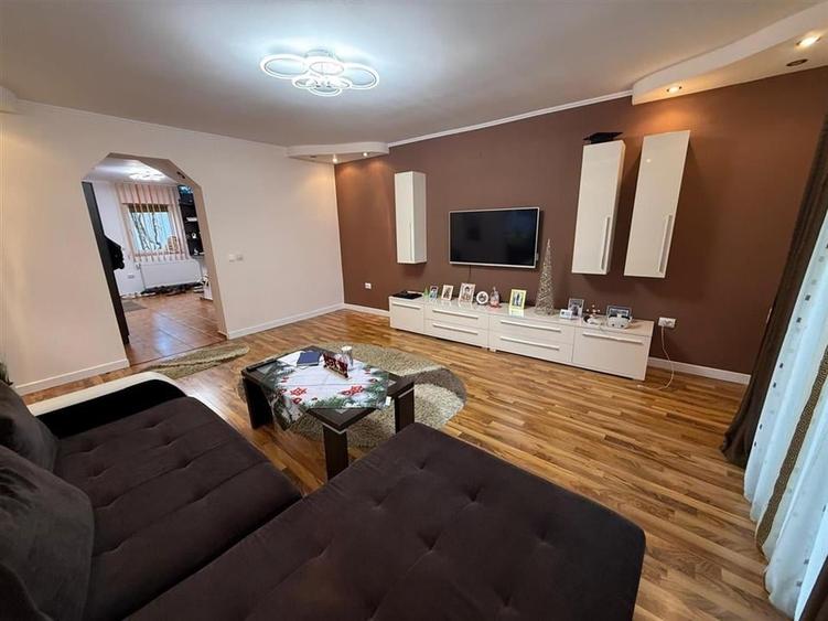 Casă individuală cu 5 camere cu Canalizare în Terezian