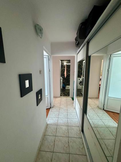 Apartament cu 3 camere decomandat în Baza 3