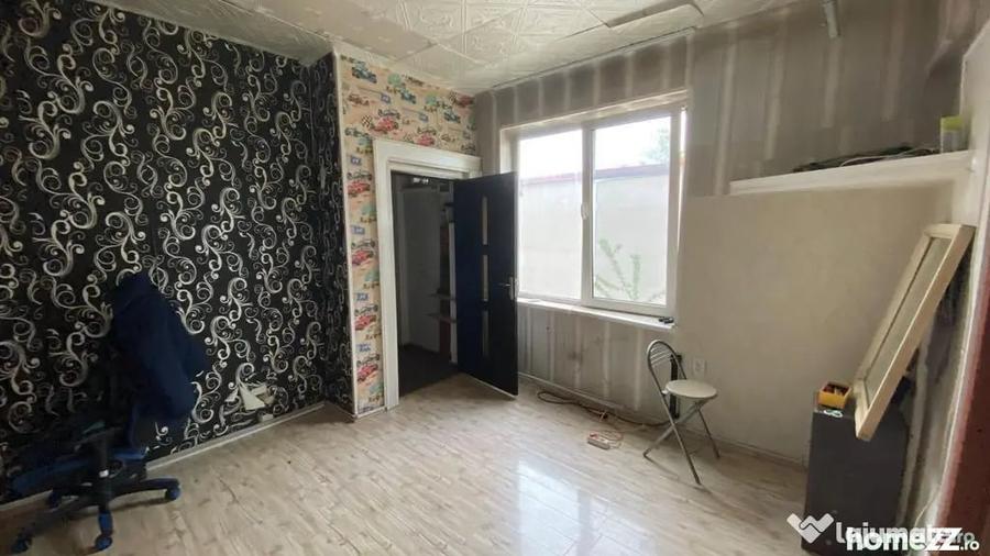 Apartament cu 3 camere semidecomandat în Basarab