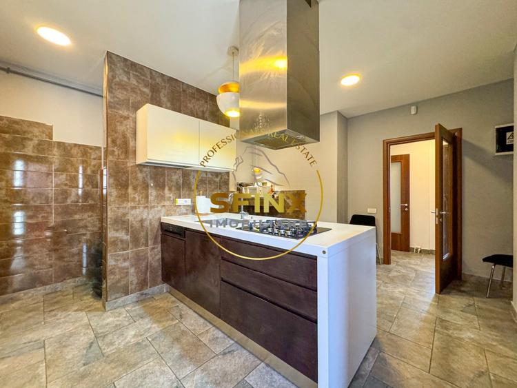 Apartament cu 5 camere decomandat în P-ța Romană
