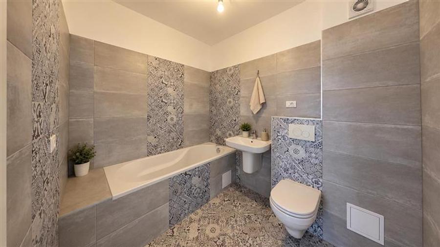 Apartament cu 2 camere decomandat în Tractorul