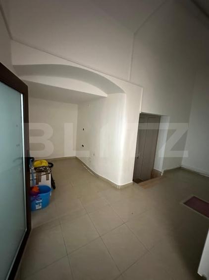 Casă individuală cu 6 camere cu Canalizare în Central